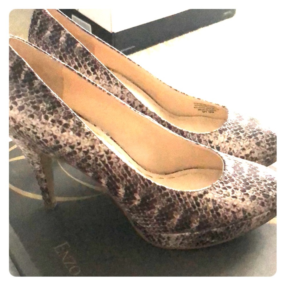 NWB ENZO ANGIOLINI DIXY SNAKE PUMPS SIZE 7